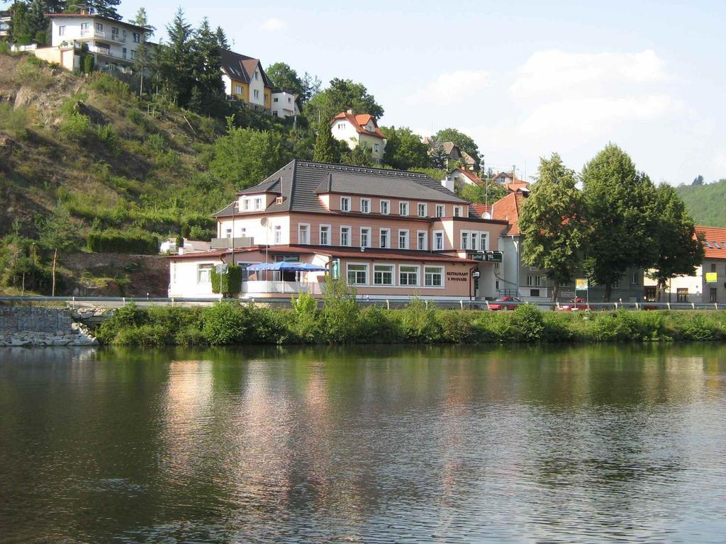 Hotel V Pivovare Davle Экстерьер фото
